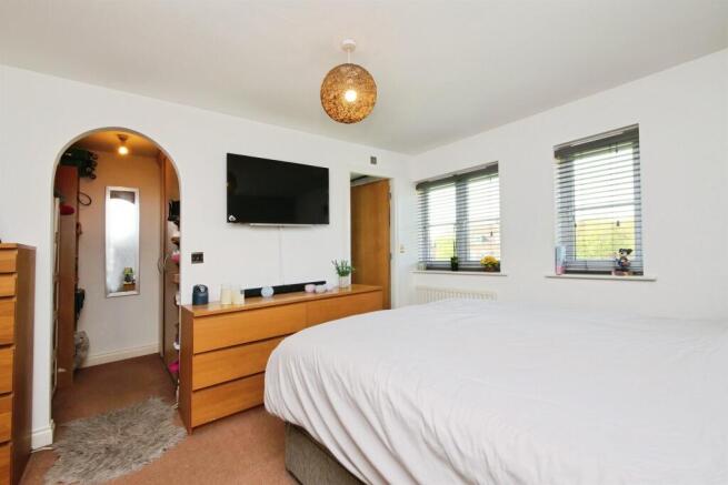 4 bed Semi-Detached for sale Image 12