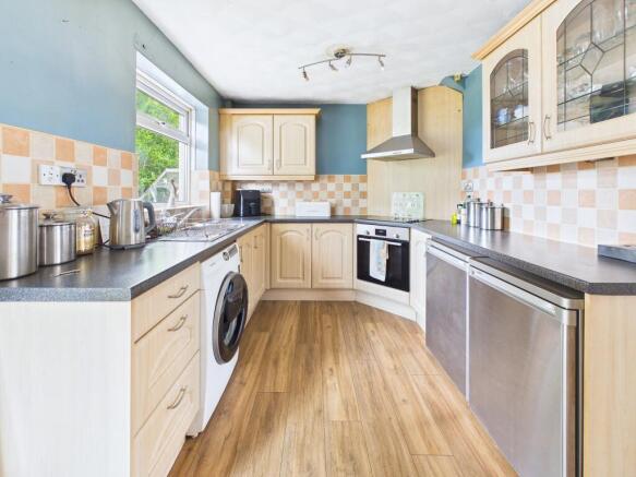 3 bed Semi-Detached for sale Image 4