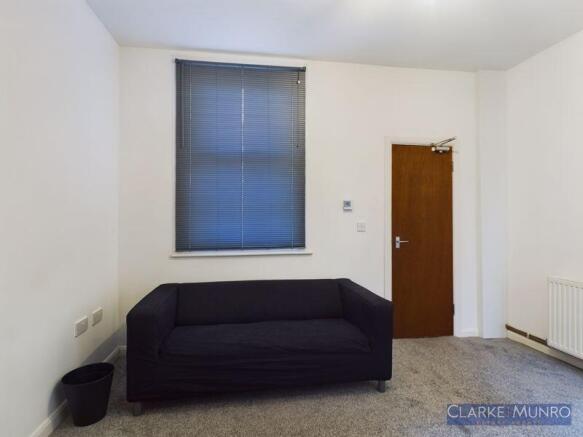 3 bed House Share to rent Image 10