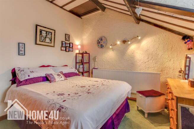 MASTER BEDROOM: