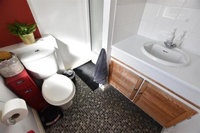 EN SUITE SHOWER ROOM