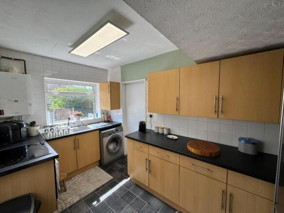 3 bed Semi-Detached to rent Image 4