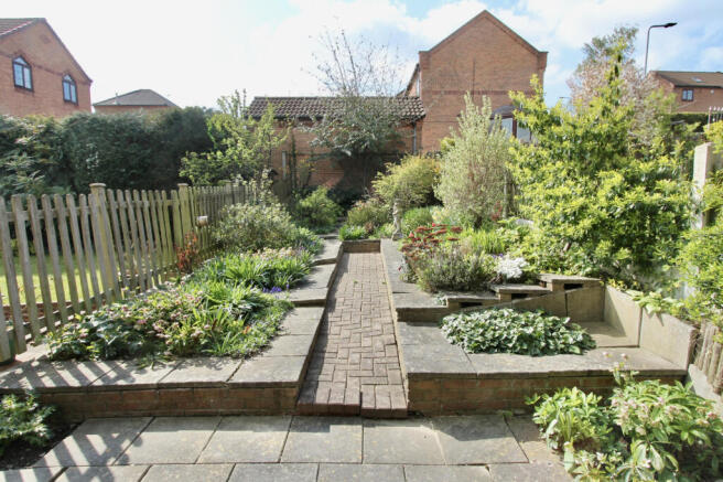 2 bed Town House to rent Image 11