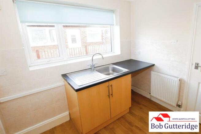 FITTED KITCHEN