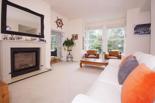 2 bed Apartment for sale Image 4