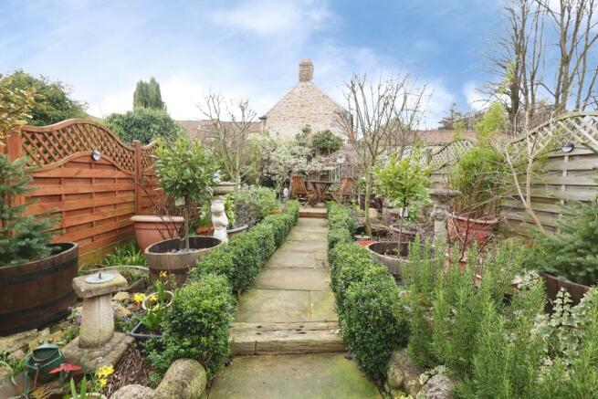 3 bed Terraced for sale Image 12