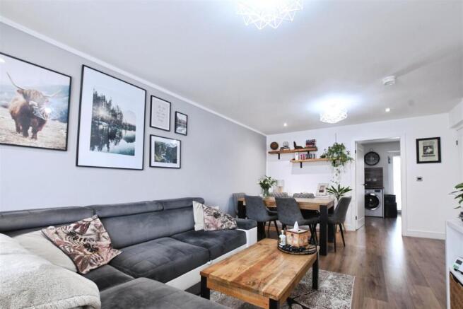 3 bed Terraced for sale Image 6