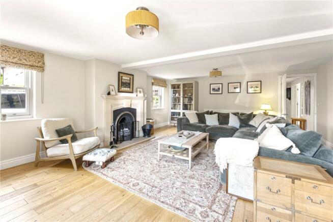 5 bed Detached for sale Image 12
