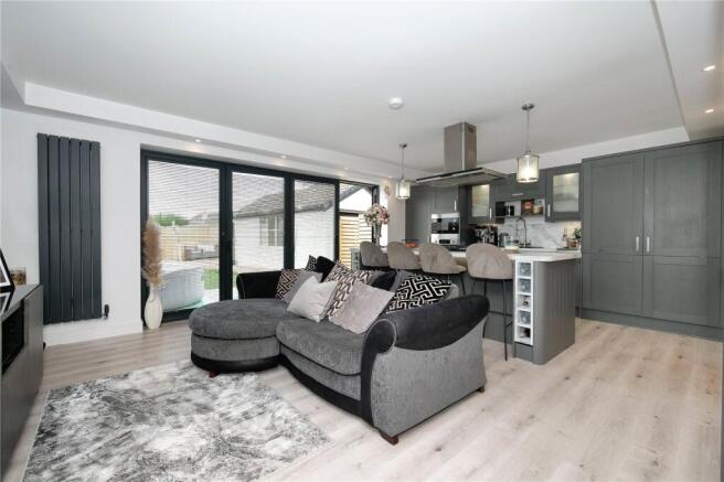 4 bed Semi-Detached for sale Image 4