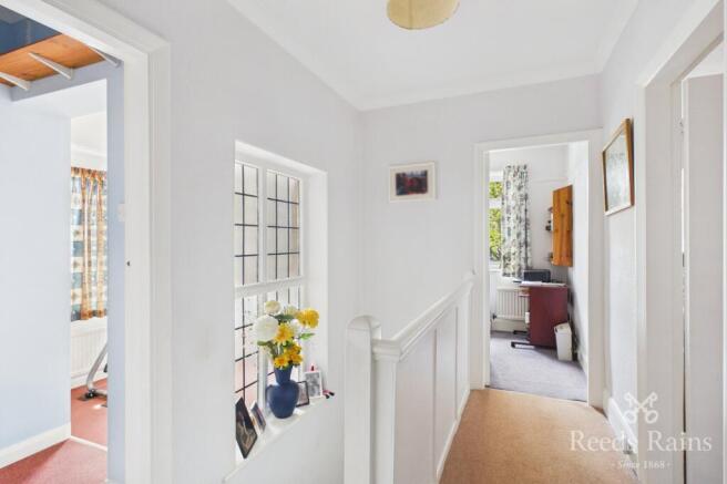 4 bed Detached for sale Image 9