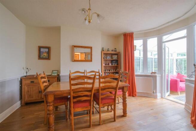 5 bed Semi-Detached for sale Image 11