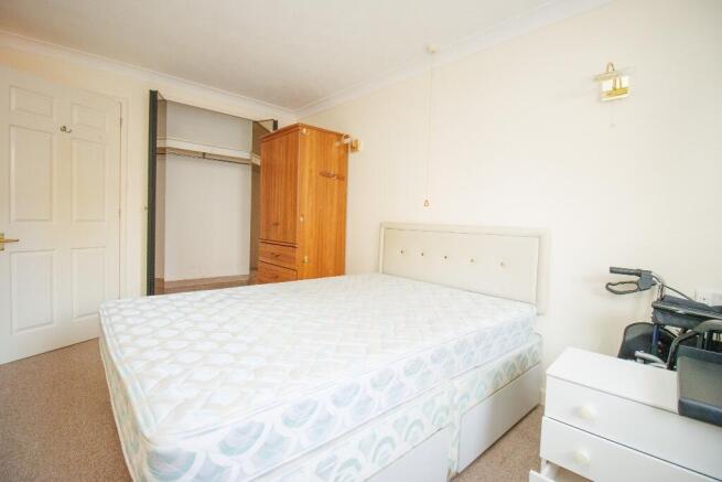 1 bed Ground Flat for sale Image 6