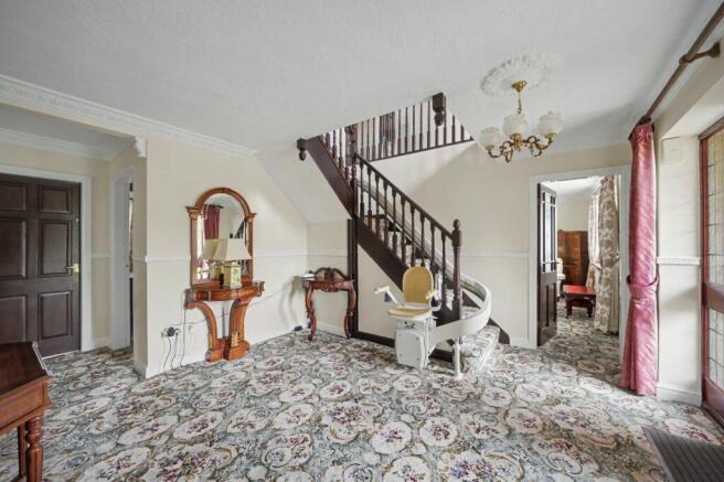 5 bed Detached for sale Image 8