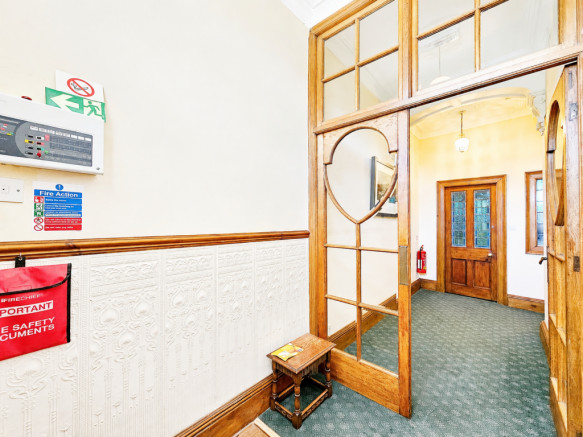 2 bed Flat for sale Image 5