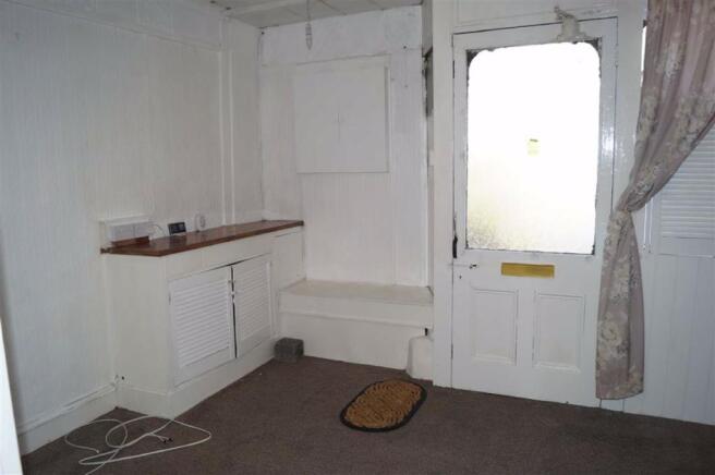 FRONT ROOM