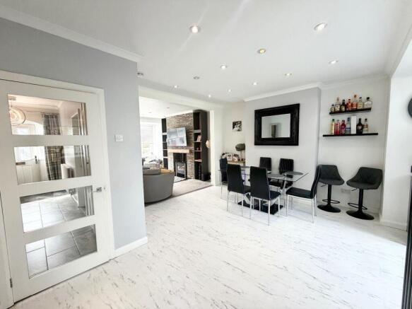 3 bed Semi-Detached for sale Image 5