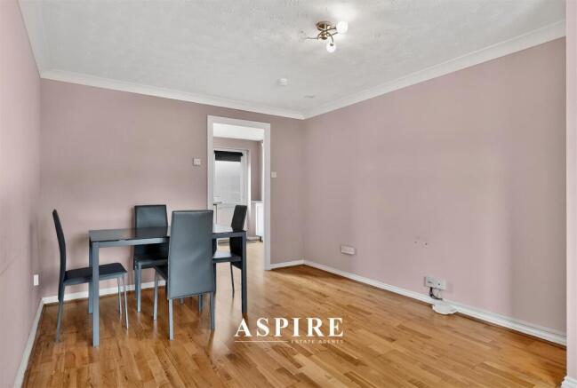 Polstead Close, Rayleigh photo 4