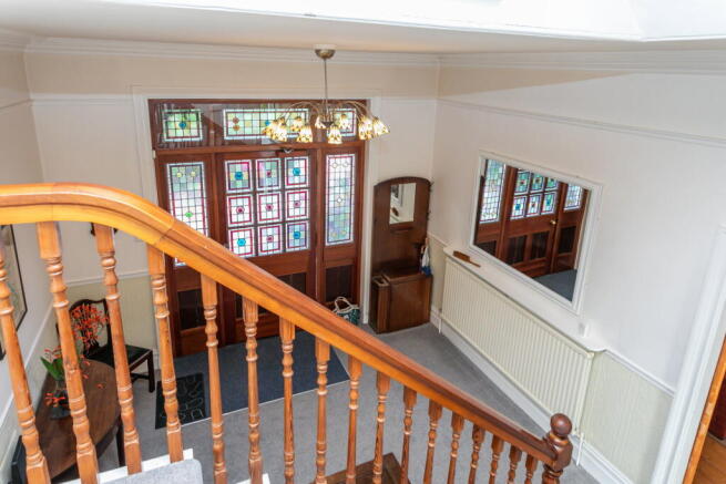 5 bed Town House for sale Image 5