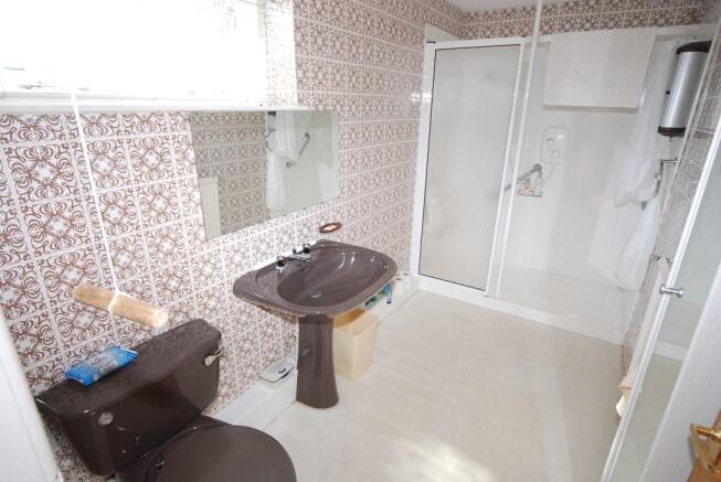SHOWER ROOM