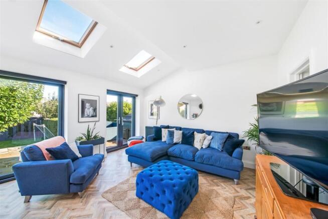 Kitchen / Dining / Lounge