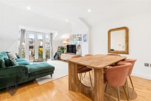 18, Wells Place, London SW18 3AW