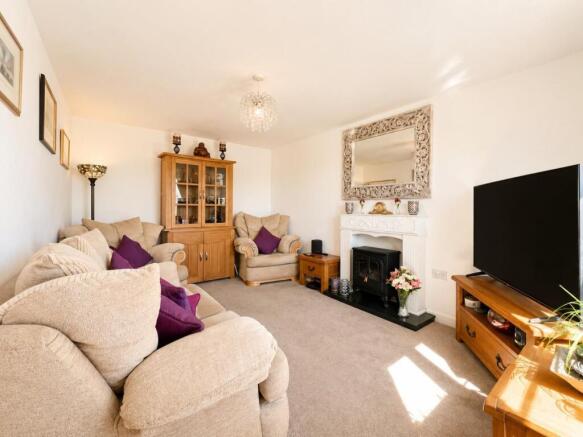70 Chamberlyne Cresent, Lounge..jpg