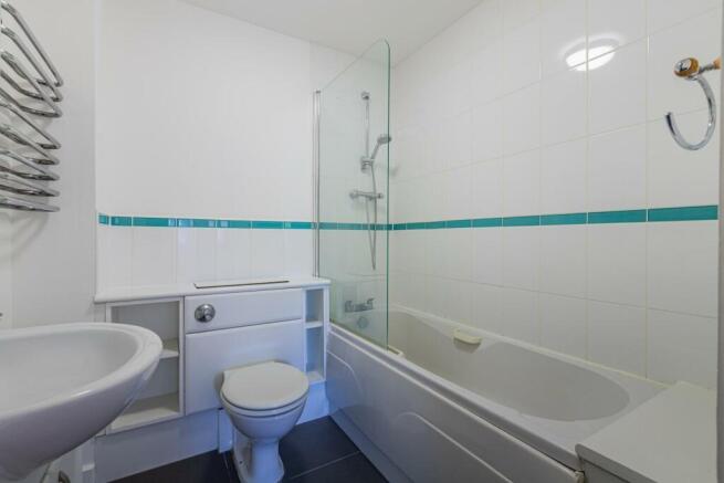 21 The Anchorage - bathroom jpg.jpg