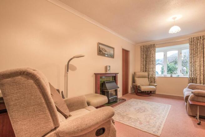 SITTING/DINING ROOM