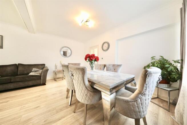 3 bed Semi-Detached for sale Image 6