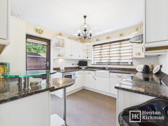 Earl Mountbatten Drive, Billericay, Essex, CM12 0ED photo 4