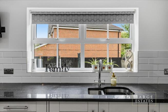 5 bed Detached for sale Image 5