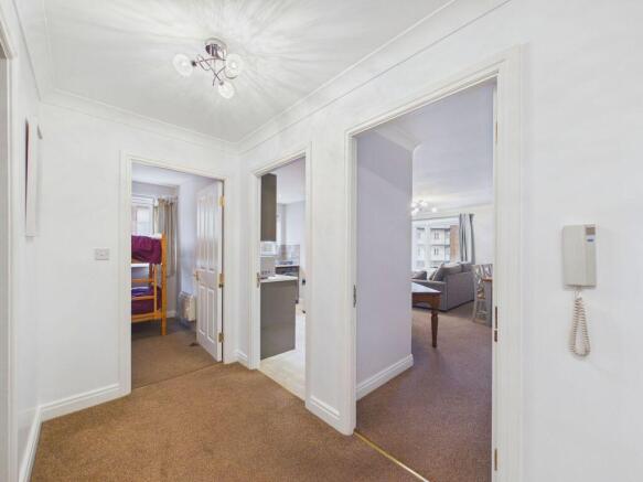 3 bed Apartment for sale Image 4