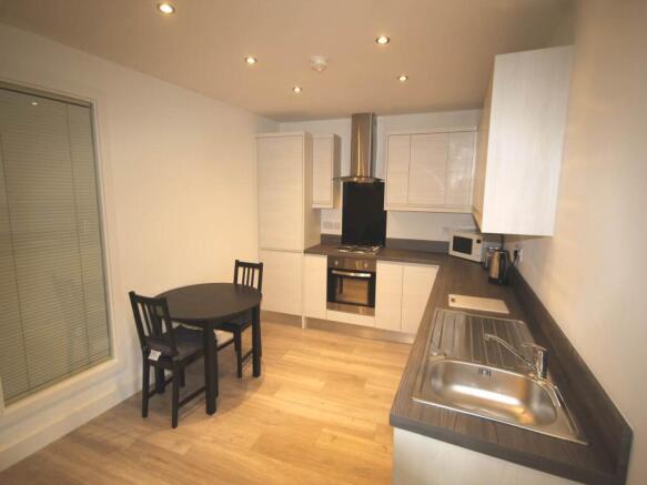 2 bed Flat to rent Image 9