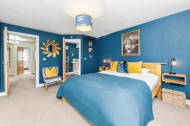 4 bed Detached for sale Image 10