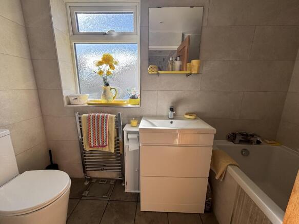 2 bed Semi-Detached Bungalow for sale Image 10