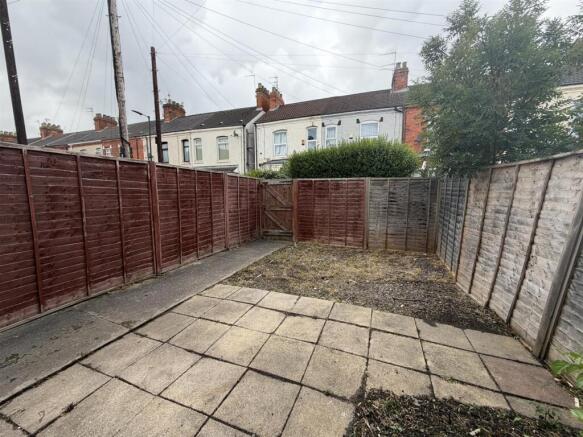 2 bed Terraced to rent Image 4
