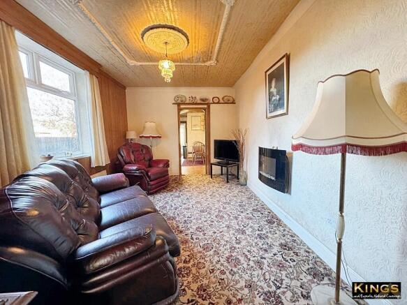 4 bed Semi-Detached for sale Image 8