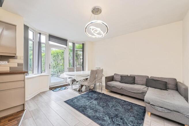3 bed Semi-Detached for sale Image 6