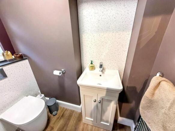4 bed Semi-Detached for sale Image 10