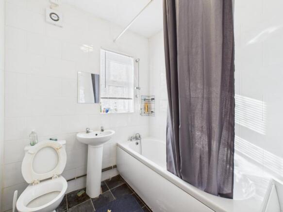 4 bed Apartment for sale Image 7