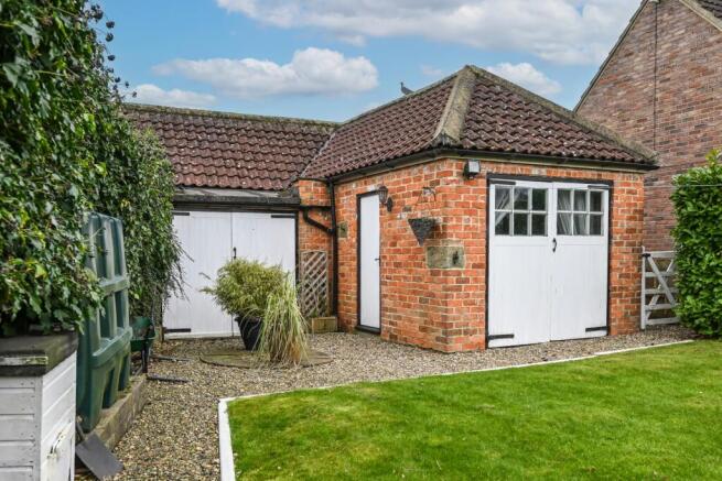 4 bed Semi-Detached for sale Image 5