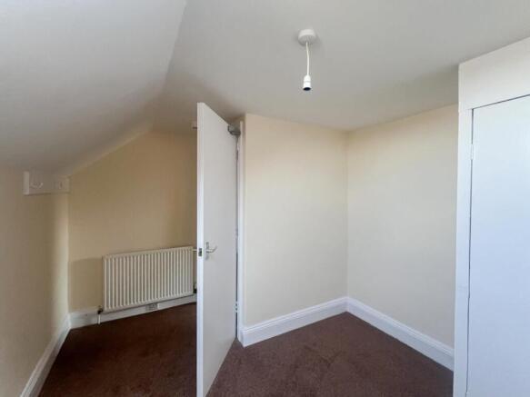 3 bed Flat to rent Image 12