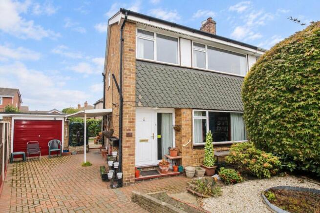 3-bed semi-detached on Lilac Avenue, Wakefield, £265,000