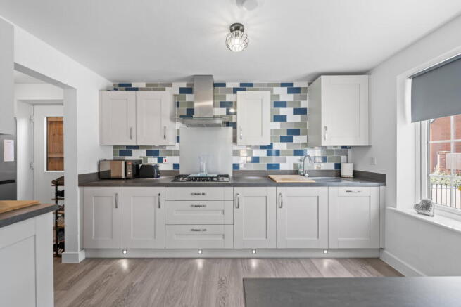 4 bed Detached for sale Image 5