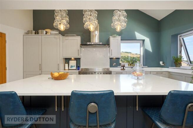 4 bed Detached for sale Image 5