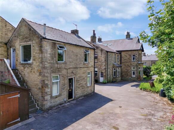 6 bed Semi-Detached for sale Image 7