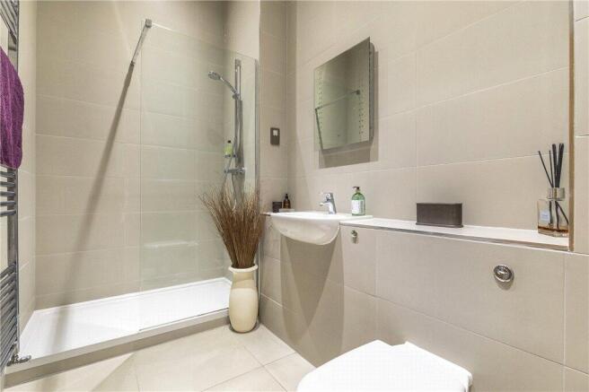 5 bed Detached for sale Image 11