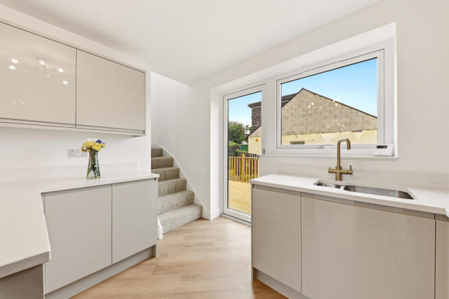 4 bed Semi-Detached for sale Image 6