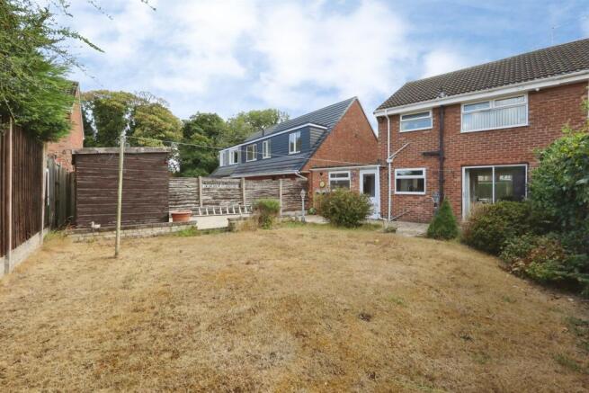 3 bed Semi-Detached for sale Image 11