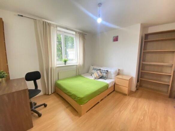 room-3-flat-1-5-millenium-drive-e14-3ge-993541